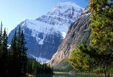 2024年中国篮球名人堂入堂仪式在清华大学举行.